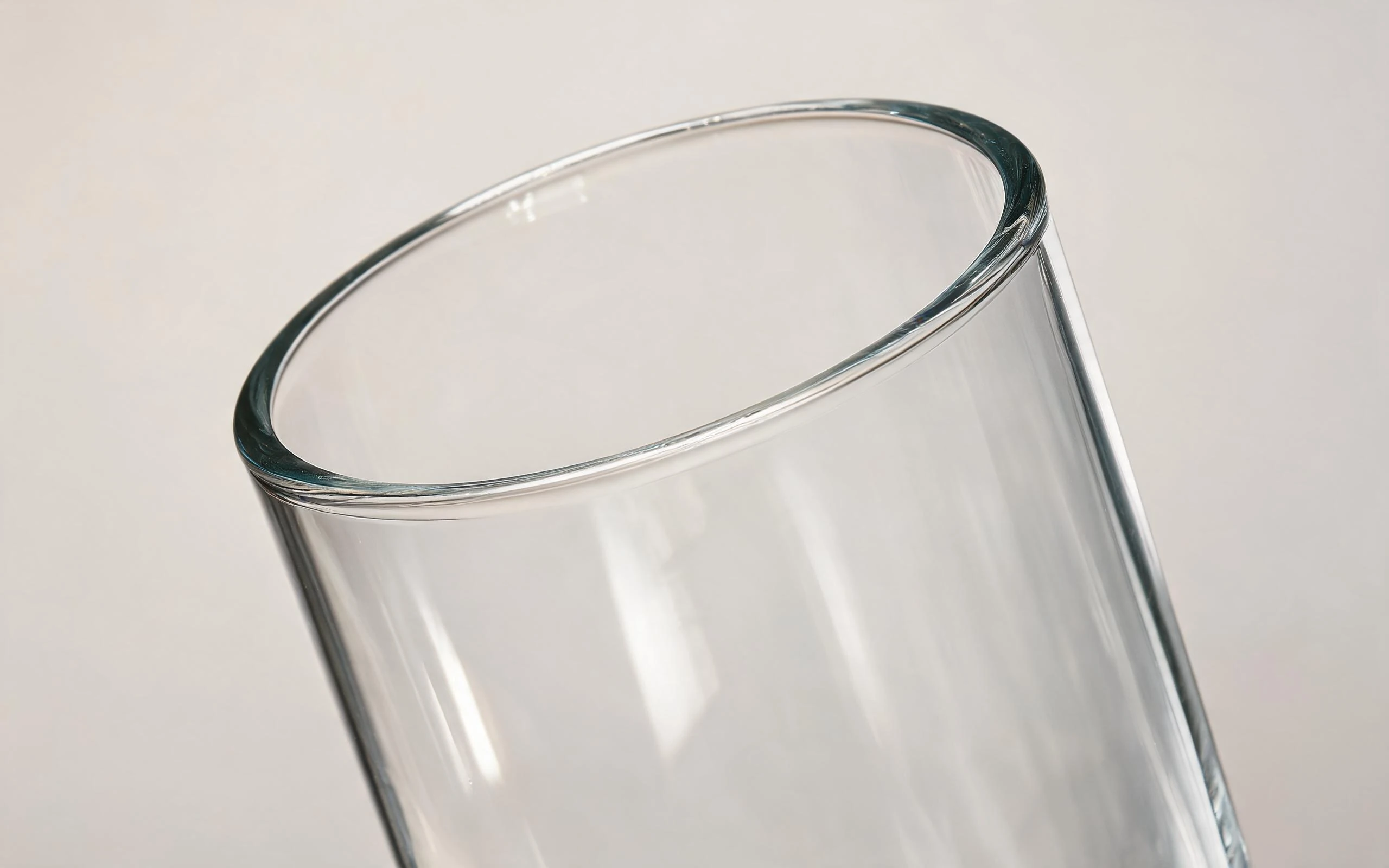 Close view of the substantial EMBERGLASS rim